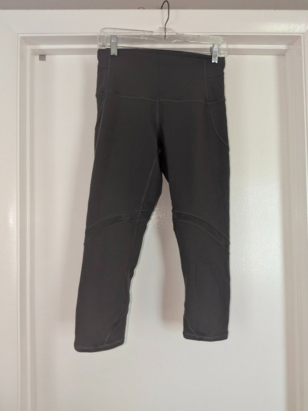 Lululemon Capri Leggins sz 8 Black Mesh detailing